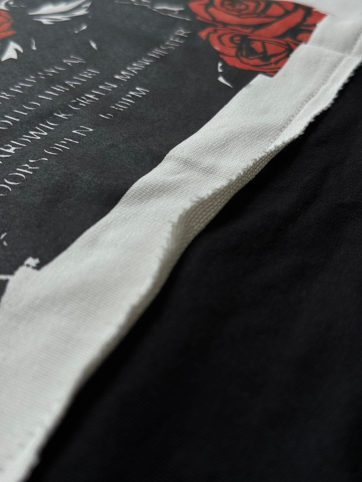 BLACK GUNS AND ROSES PATCH TSHIRT