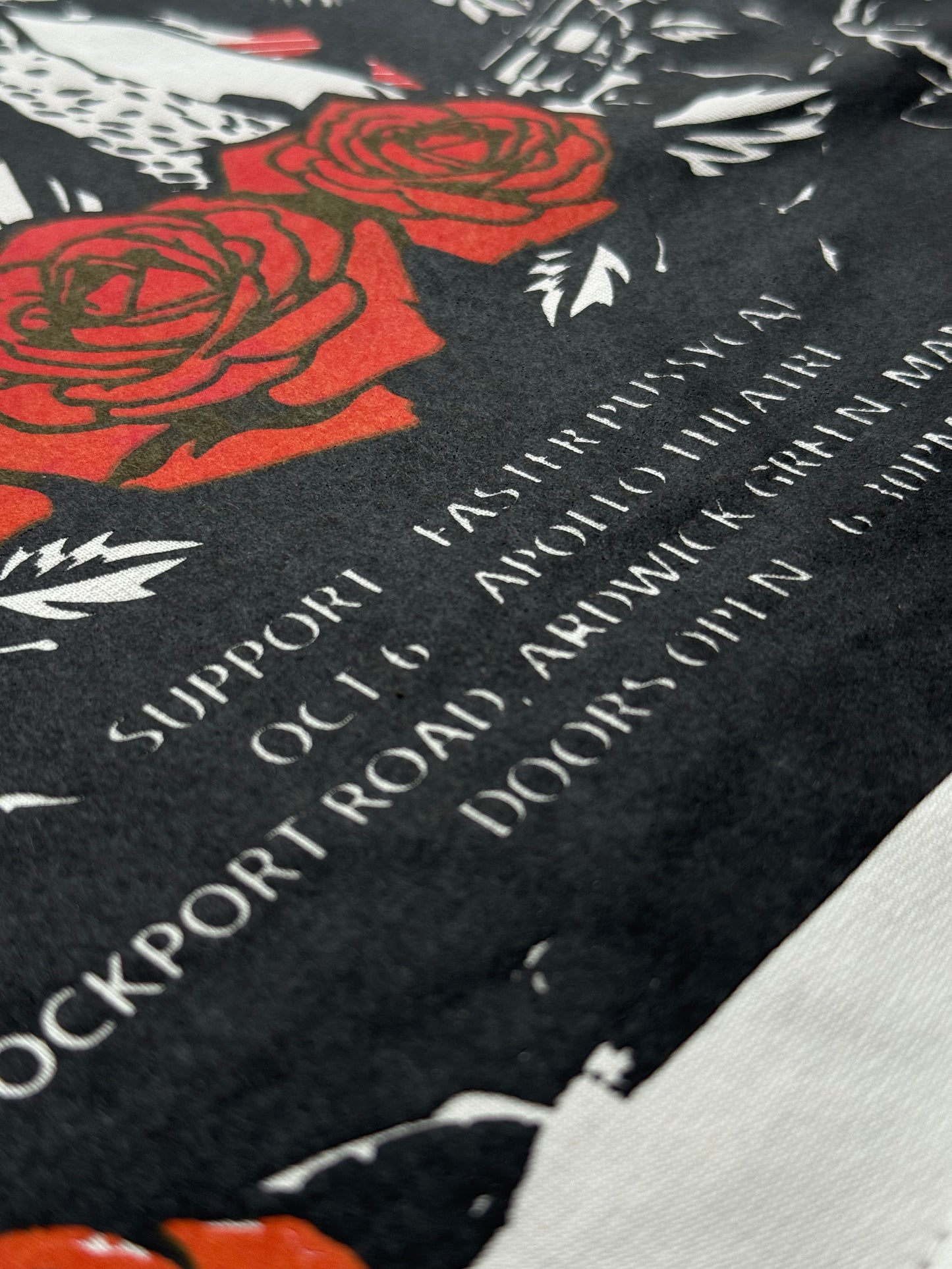 BLACK GUNS AND ROSES PATCH TSHIRT
