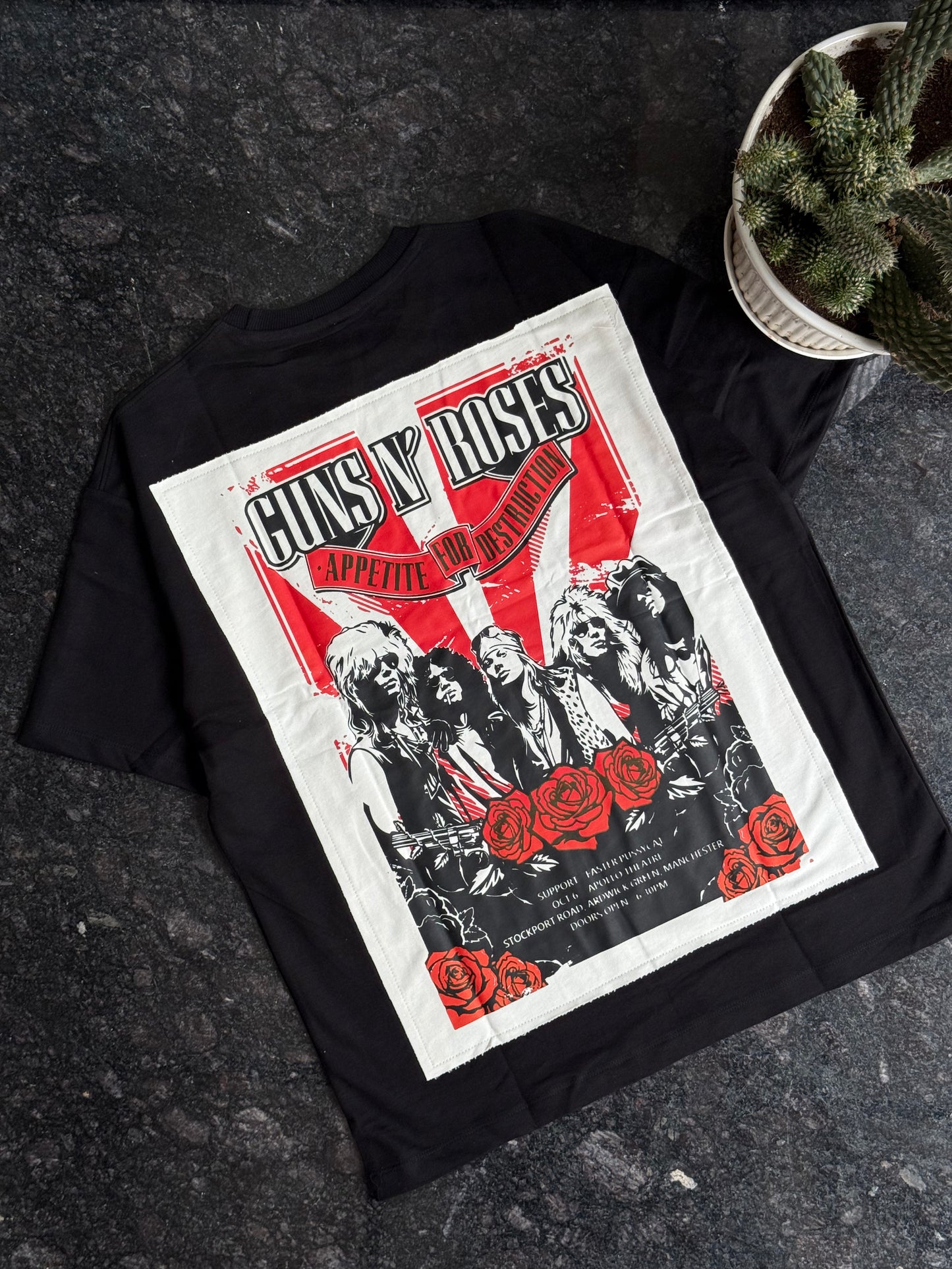 BLACK GUNS AND ROSES PATCH TSHIRT
