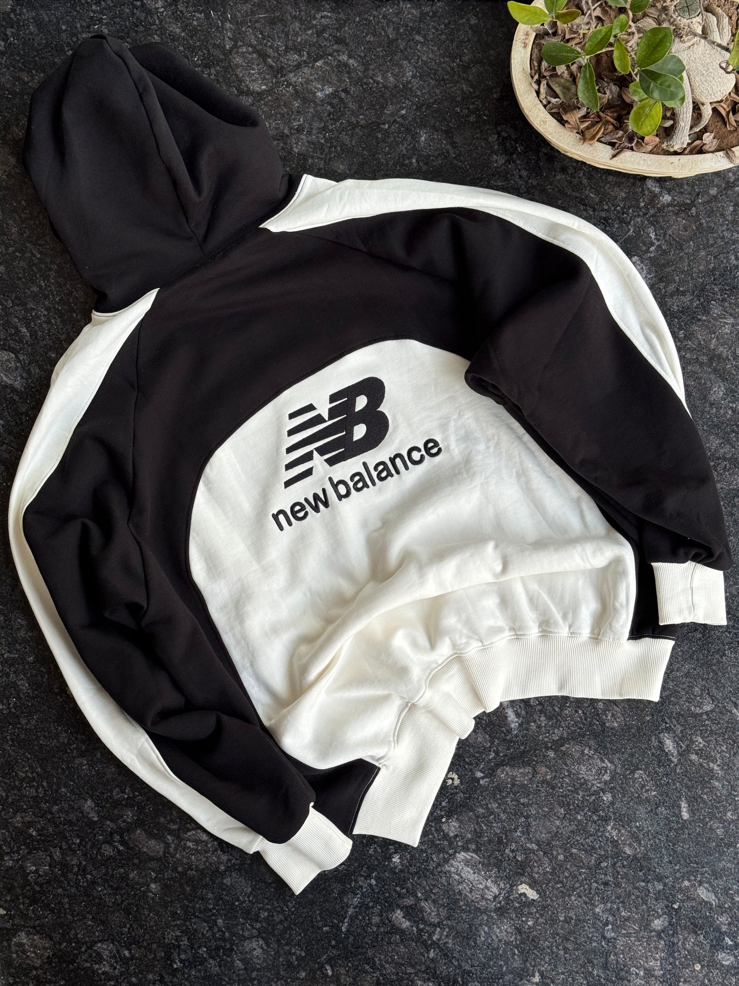 NEW BALANCE BLACK WHITE HOODIE