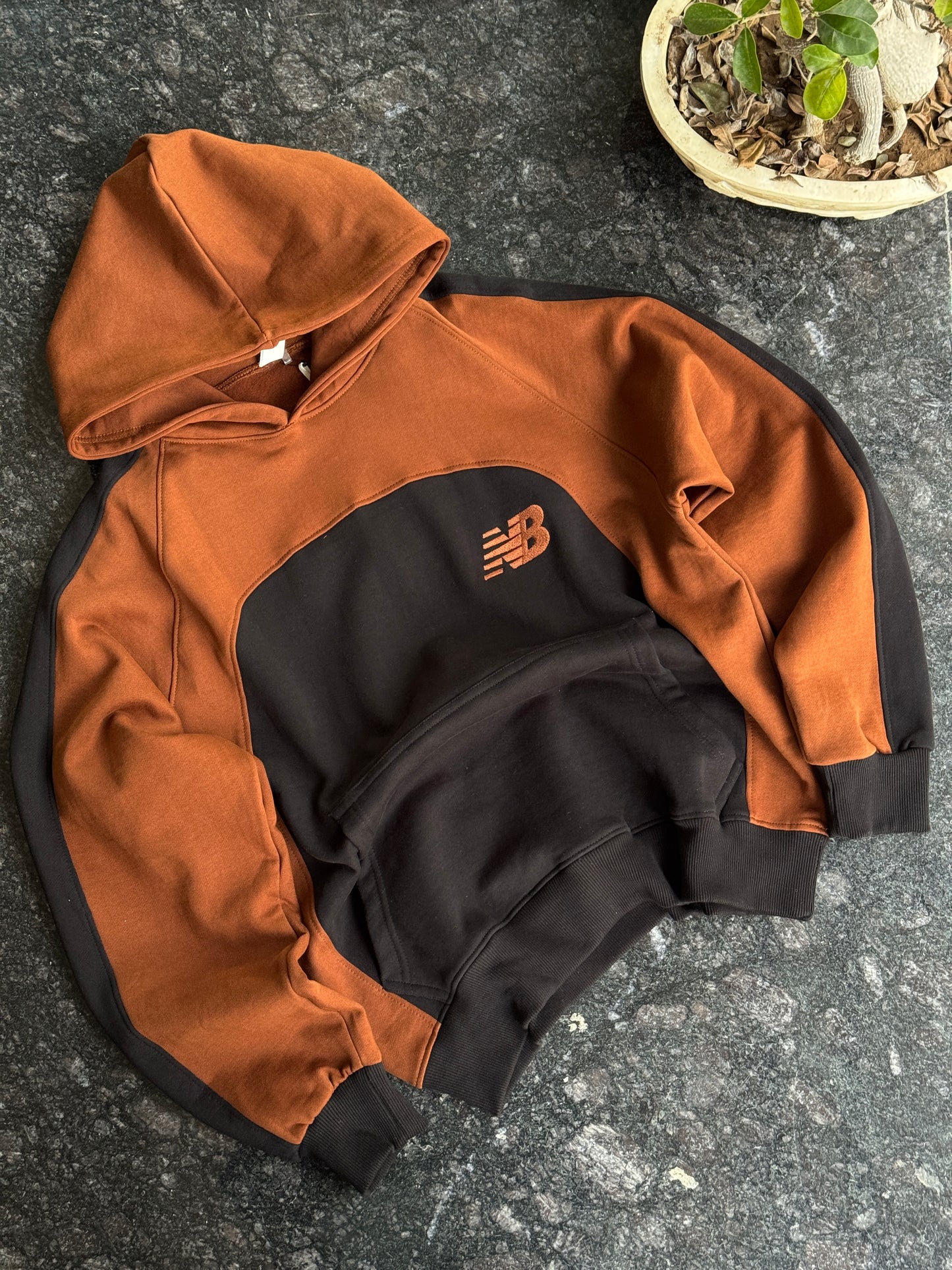 NEW BALANCE BLACK BROWN HOODIE