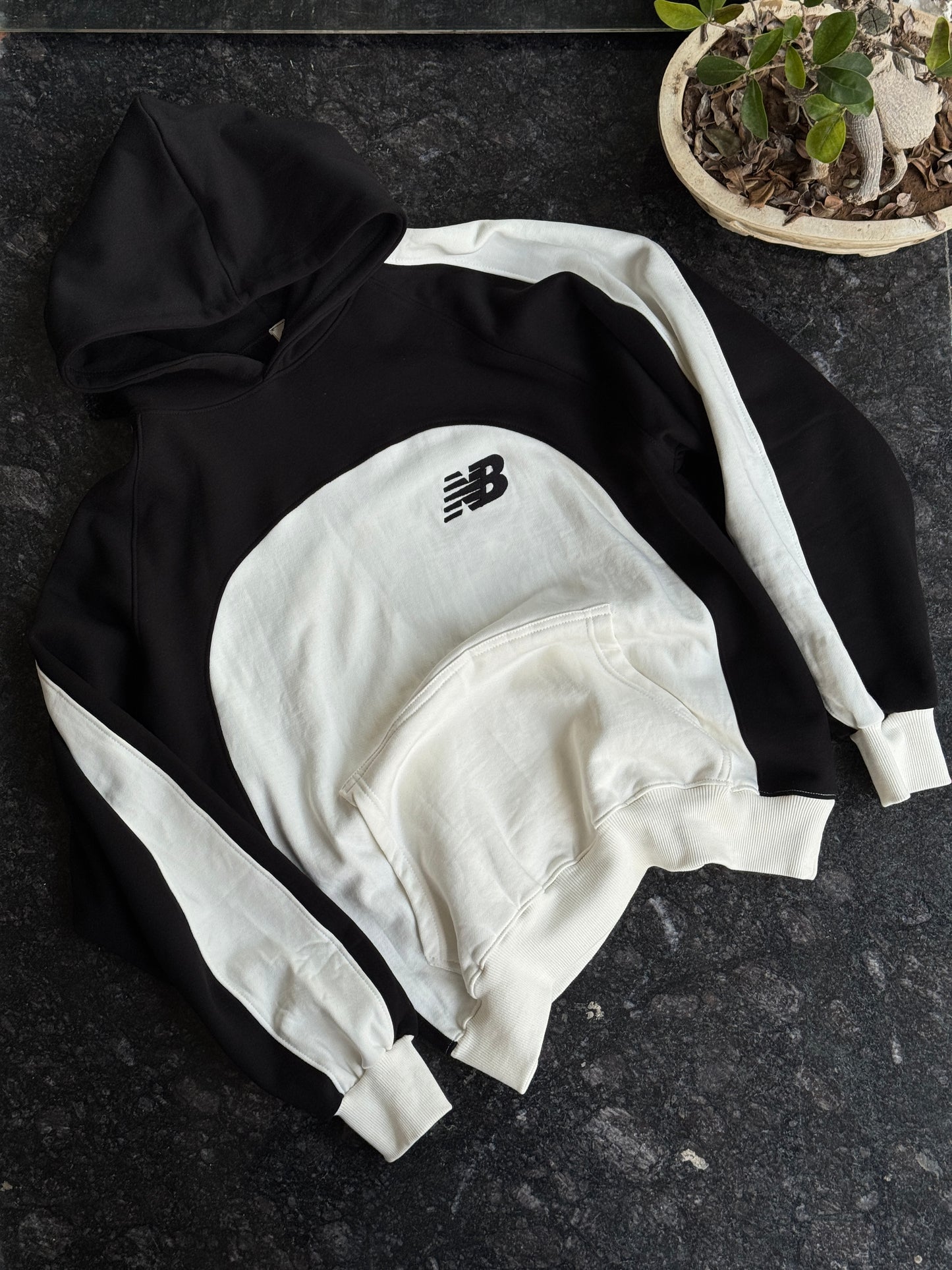 NEW BALANCE BLACK WHITE HOODIE